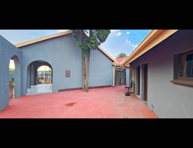 3 BEDROOM HOUSE FOR SALE IN SONLAND PARK